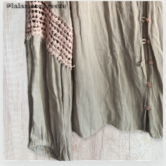 Tan V-Neck Bishop Sleeve Button Down Shirt - Picture 4 of 5